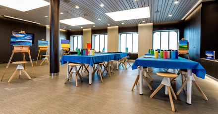 TUI Cruises Mein Schiff 4 Interior Edutainment.jpg